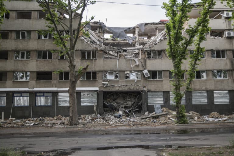 ALIMA (The Alliance for International Medical Action) est une ONG humanitaire médicale internationale basée à Dakar, au Sénégal, qui sauve des vies depuis plus de 13 ans lors de situations d’urgences et de crises sanitaires en Afrique. L’ambition d’ALIMA : transformer la médecine humanitaire en s’appuyant sur la recherche et l’innovation pour démultiplier l’efficacité de ses actions et mieux protéger les populations des crises sanitaires de demain. Depuis la création d’ALIMA en 2009, ce sont plus de 10 millions de patients dans 14 pays qui ont été́ soignés et plus de 30 projets de recherche qui ont été́ lancés - notamment sur la malnutrition, la santé maternelle et infantile, le paludisme, Ebola, la COVID-19. Une action récompensée par plusieurs prix internationaux.