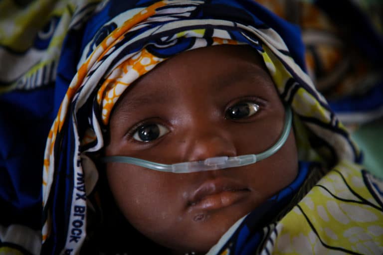 Surviving hypoxemia can be a challenge in some parts of the world. Hypoxemia is a lack of oxygen in the blood that can be fatal if not treated correctly. The results of operational research conducted by ALIMA (The Alliance for International Medical Action), Terre des hommes, Solthis, and Inserm, show that using pulse oximeters during medical consultations for children can help improve child survival in sub-Saharan Africa. On 24 and 25 May 2023, ALIMA will bring together and mobilize key regional and international actors in Dakar on this issue.