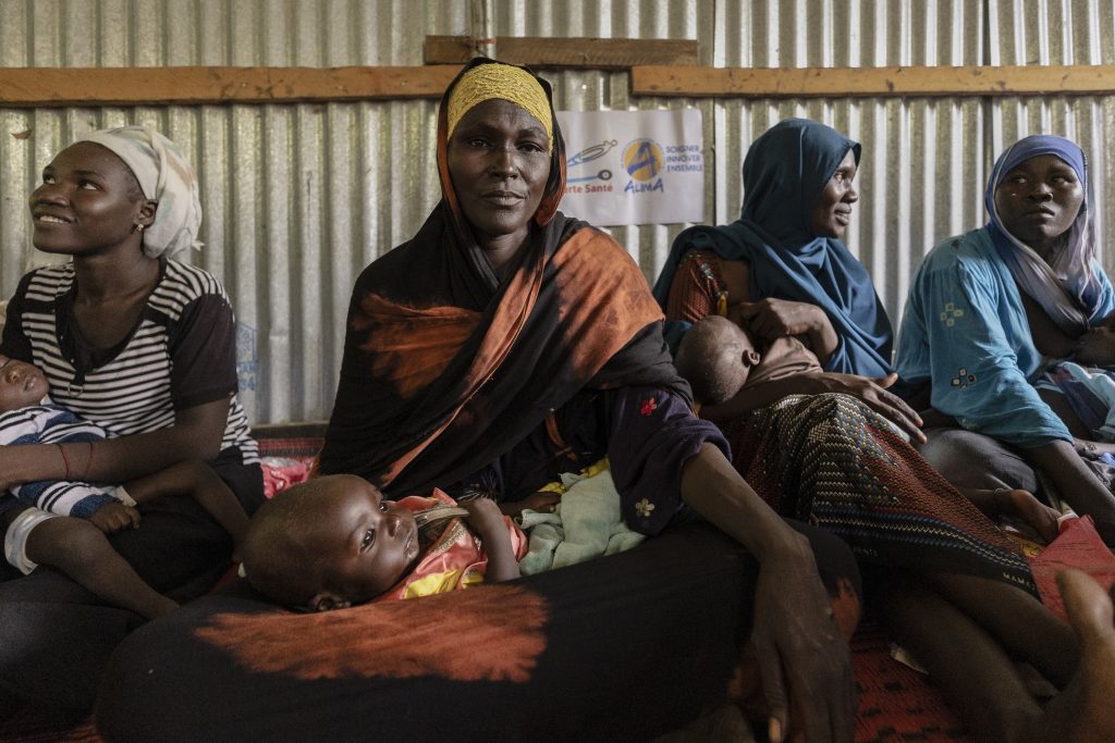 9 - mere-mesure-bras-enfant-tchad